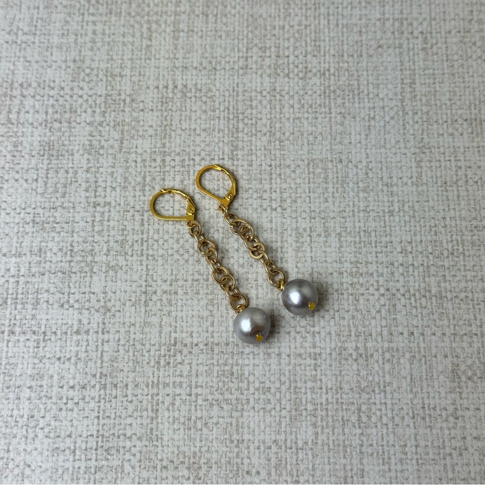 Upcycled Gold Tone Chain Gray Freshwater Pearl Dangle Pierced Earrings